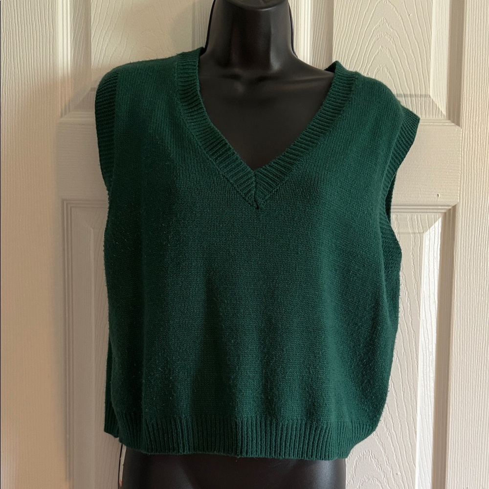 Women's V-Neck Sleeveless Sweater Vest - Dark Green